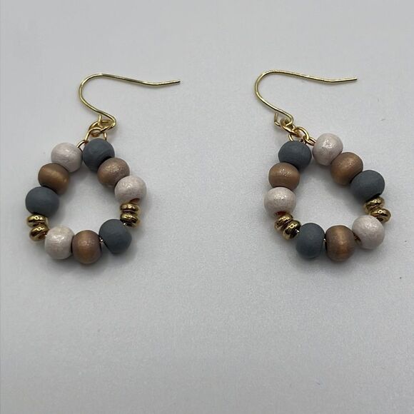 1.5” Gold Tone Beaded Earth Tone Boho Drop Earrings - Picture 5 of 6